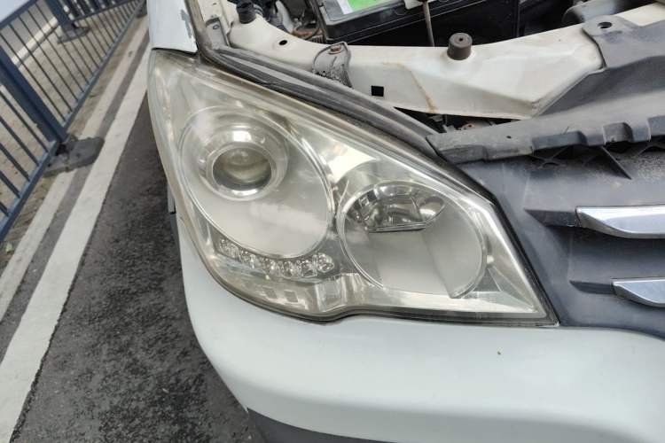 Used FAW Senya S80 2013 1.5L Manual 5-Seat Urban Fashion Edition Right Front Headlight