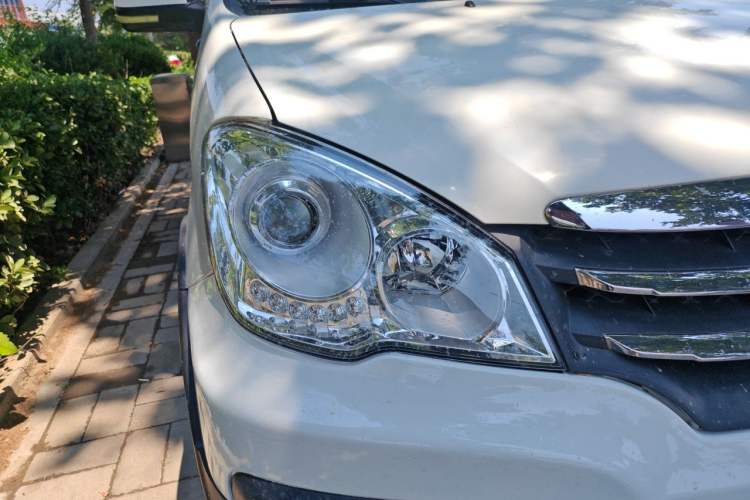 Used FAW Senya S80 2013 1.5L Manual 5-Seat Urban Fashion Edition Right Front Headlight