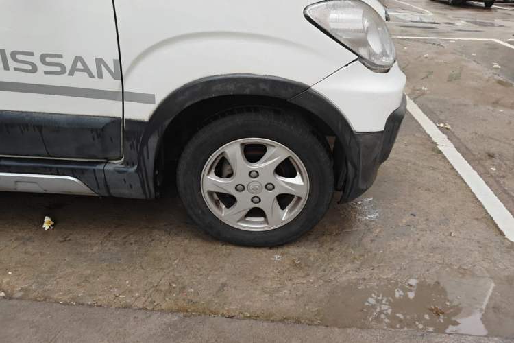 Used FAW Senya S80 2013 1.5L Manual 7-Seater Urban Fashion Edition Right Front Wheel Hub