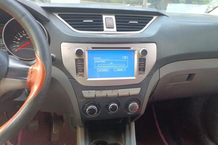 Used FAW Senya S80 2013 1.5L Manual 5-Seat Urban Fashion Edition Audio And AC Panel