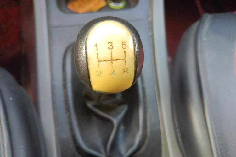 Used FAW Senya S80 2013 1.5L Manual 5-Seat Urban Fashion Edition Gear Lever