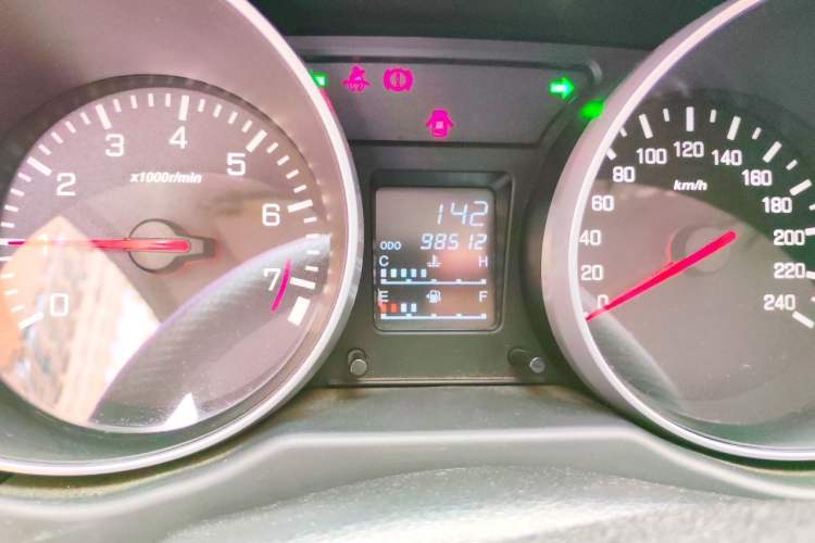 Used FAW Senya S80 2013 1.5L Manual 7-Seater Urban Fashion Edition Odometer Close Up