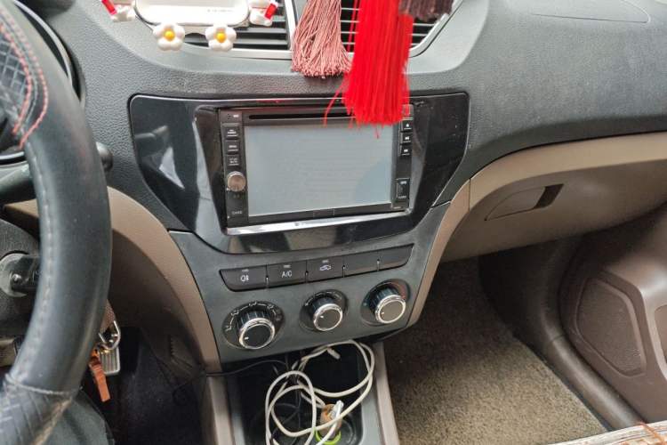 Used FAW Senya S80 2014 1.5L Manual 7-Seater Classic Edition Audio And AC Panel