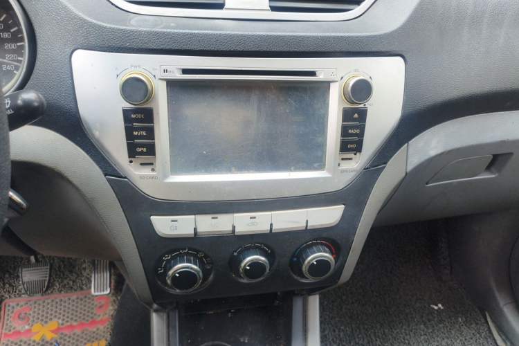 Used FAW Senya S80 2014 1.3L Manual 5-Seater Classic Edition Audio And AC Panel