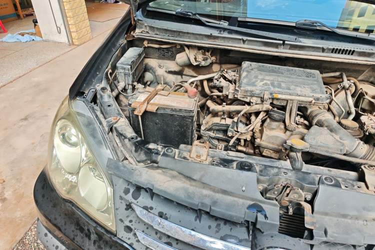 Used FAW Senya S80 2014 1.5L Automatic 7-Seater Supreme Navigation Edition Engine Bay Right