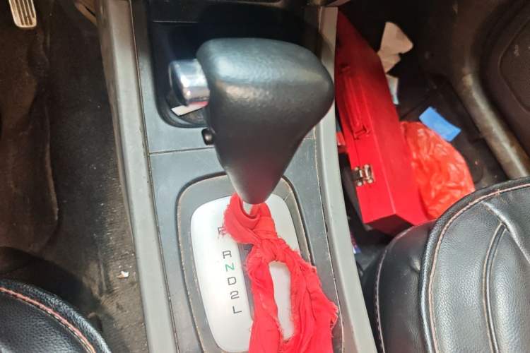 Used FAW Senya S80 2014 1.5L Automatic 7-Seater Supreme Navigation Edition Gear Lever