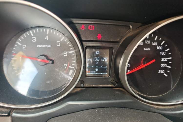 Used FAW Senya S80 2014 1.5L Automatic 7-Seater Supreme Navigation Edition Odometer Close Up