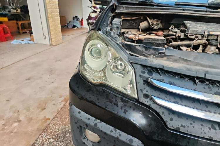 Used FAW Senya S80 2014 1.5L Automatic 7-Seater Supreme Navigation Edition Right Front Headlight