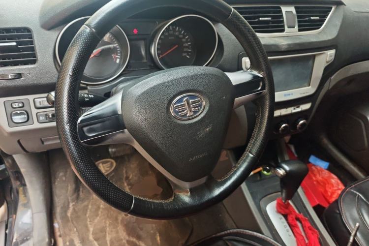 Used FAW Senya S80 2014 1.5L Automatic 7-Seater Supreme Navigation Edition Steering Wheel
