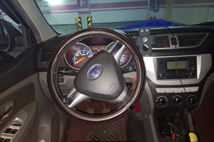 Used FAW Senya S80 2014 1.5L Manual 7-Seater Sporty Urban C-Grade Model Steering Wheel