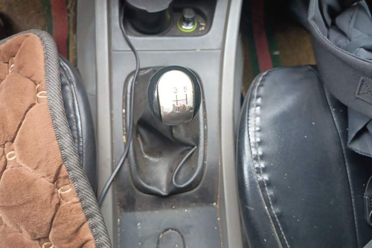 Used FAW Senya S80 2014 1.5L Manual 5-Seat Sporty Urban B Edition Gear Lever