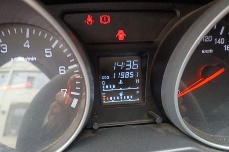 Used FAW Senya S80 2014 1.5L Manual 5-Seat Sporty Urban B Edition Odometer Close Up