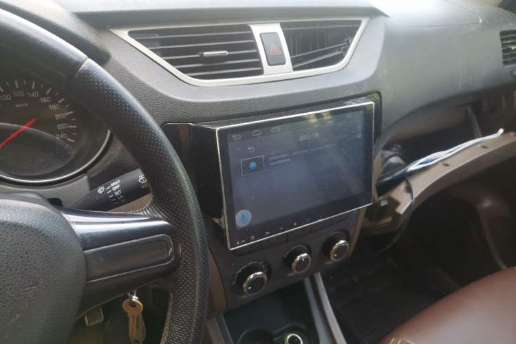 Used FAW Senya S80 2014 1.5L Manual 7-Seater Classic Edition Audio And AC Panel