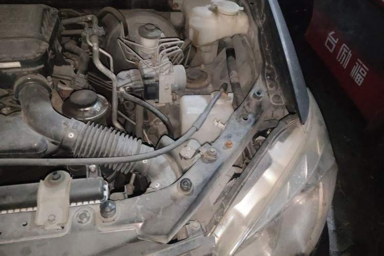 Used FAW Senya S80 2014 1.5L Manual 7-Seater Classic Edition Engine Bay Left
