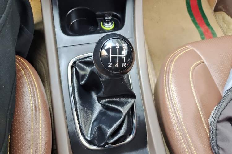 Used FAW Senya S80 2014 1.5L Manual 7-Seater Classic Edition Gear Lever