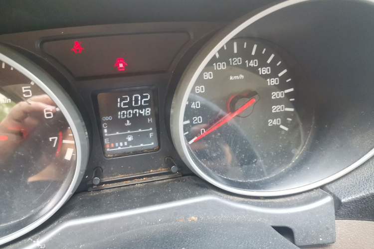 Used FAW Senya S80 2014 1.5L Manual 7-Seater Classic Edition Odometer Close Up