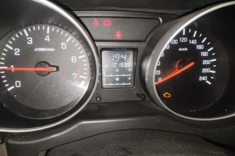 Used FAW Senya S80 2014 1.5L Manual 7-Seater Classic Edition Odometer Close Up
