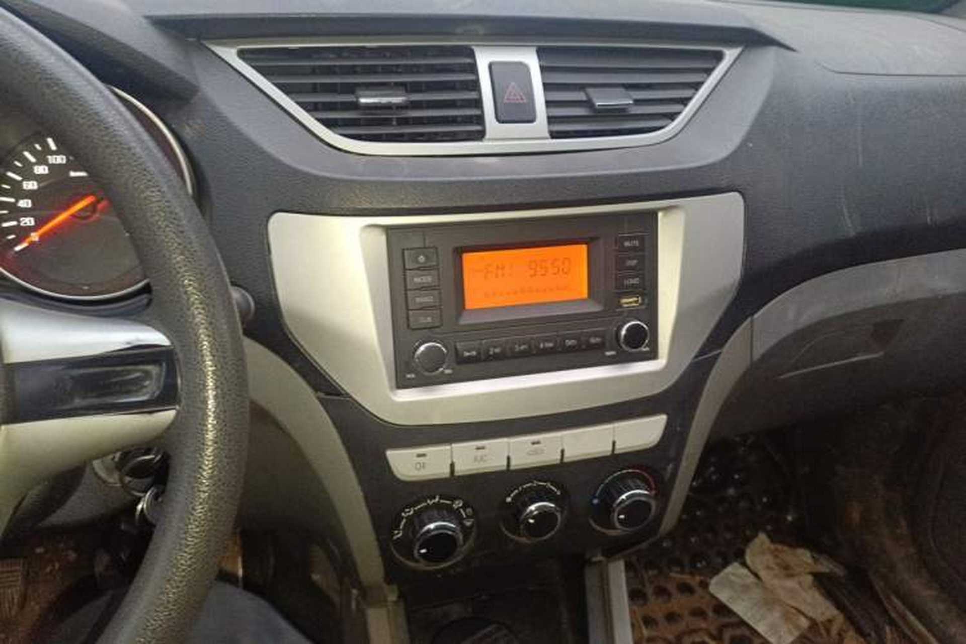 Used FAW Senya S80 2014 1.3L Manual 7-Seater Classic Edition Audio And AC Panel