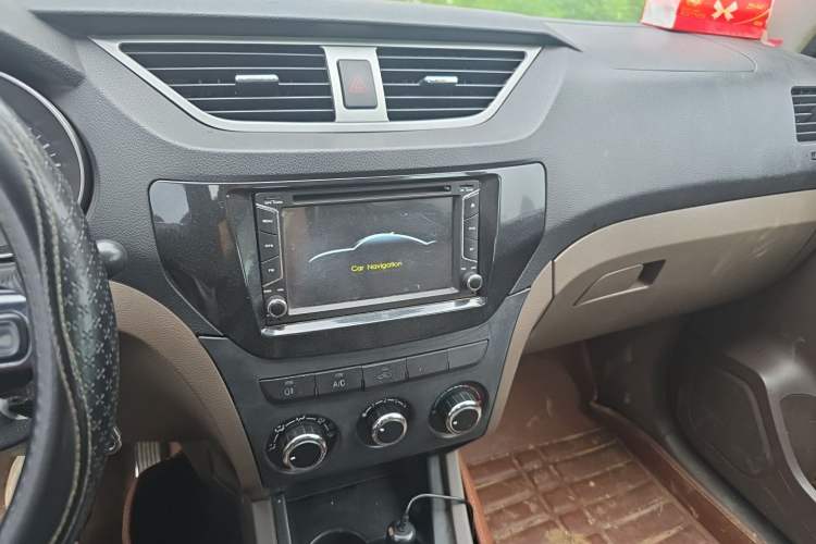 Used FAW Senya S80 2014 1.5L Manual 7-Seater Classic Edition Audio And AC Panel
