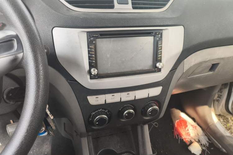 Used FAW Senya S80 2014 1.3L Manual 5-Seater Classic Edition Audio And AC Panel