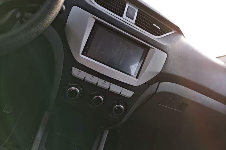 Used FAW Senya S80 2014 1.3L Manual 5-Seater Classic Edition Audio And AC Panel