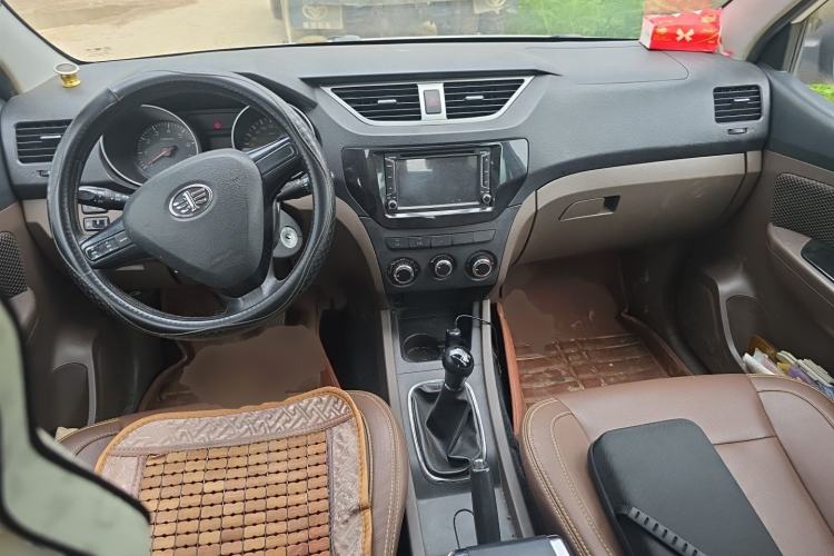 Used FAW Senya S80 2014 1.5L Manual 7-Seater Classic Edition Center Console