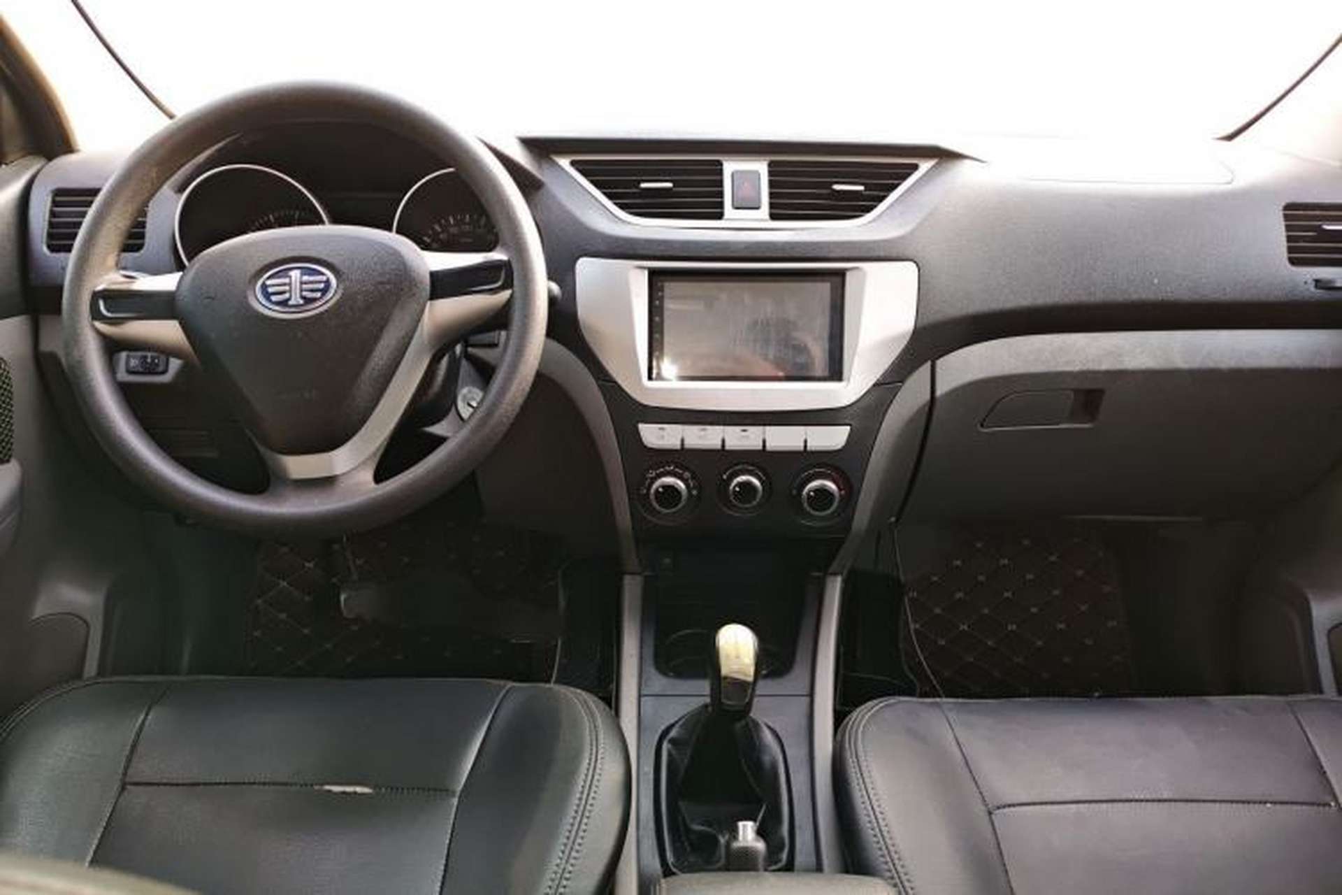Used FAW Senya S80 2014 1.3L Manual 5-Seater Classic Edition Center Console