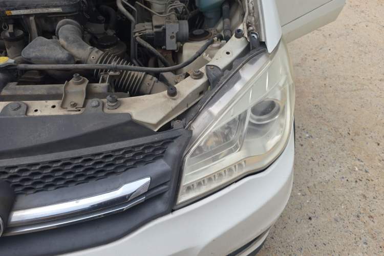 Used FAW Senya S80 2014 1.5L Manual 7-Seater Classic Edition Engine Bay Left