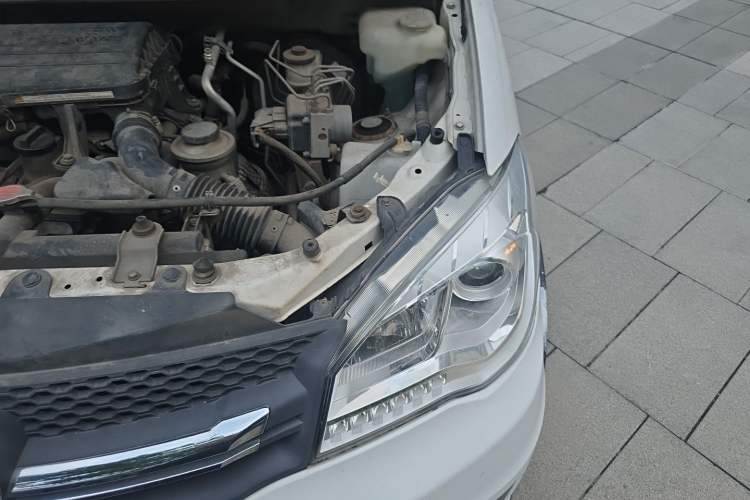 Used FAW Senya S80 2014 1.5L Automatic 7-Seater Sport Edition Engine Bay Left