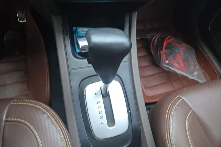 Used FAW Senya S80 2014 1.5L Automatic 7-Seater Sport Edition Gear Lever