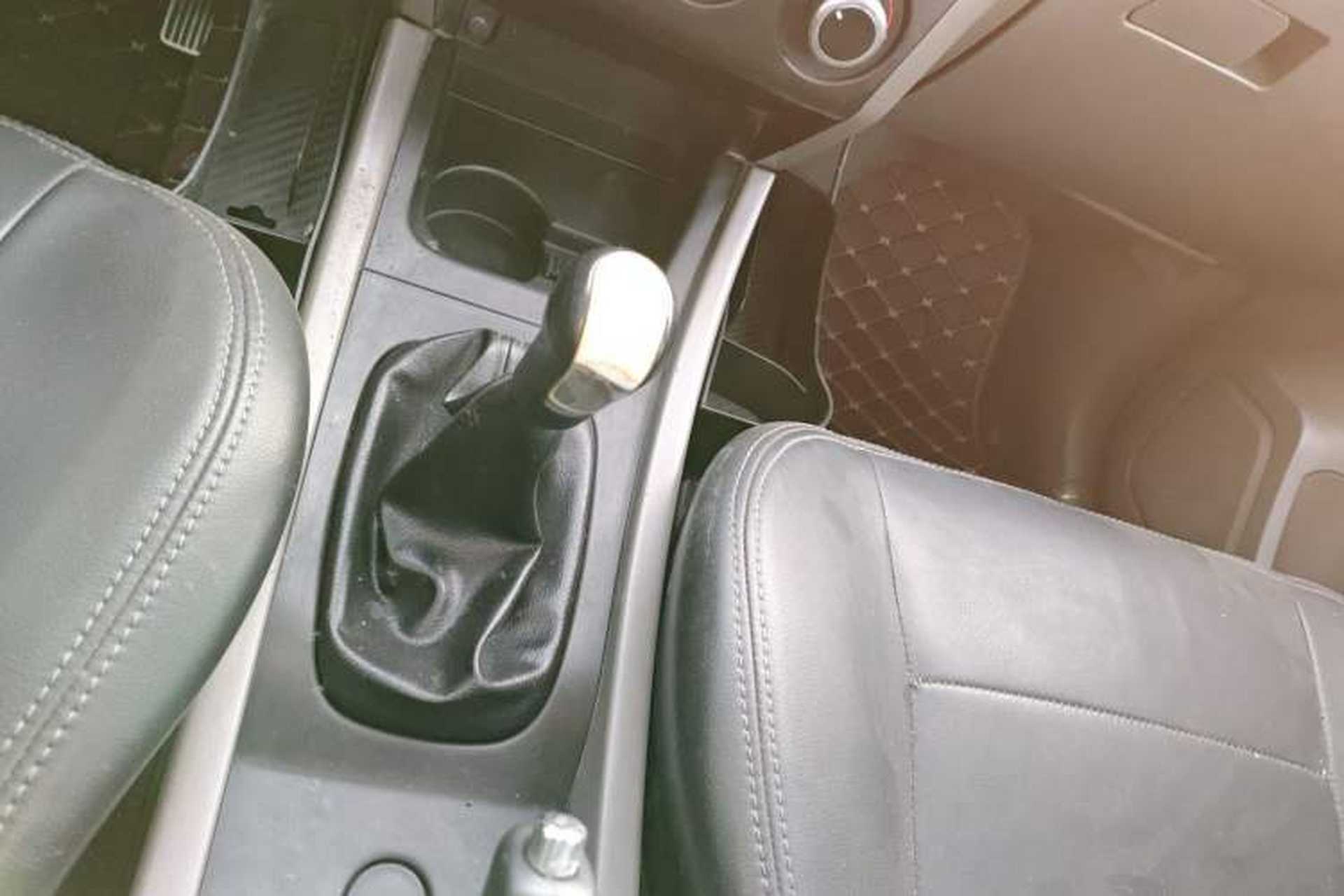 Used FAW Senya S80 2014 1.3L Manual 5-Seater Classic Edition Gear Lever