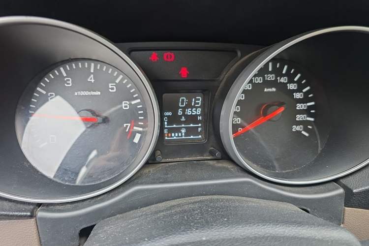 Used FAW Senya S80 2014 1.5L Manual 7-Seater Classic Edition Odometer Close Up