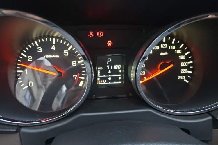 Used FAW Senya S80 2014 1.5L Automatic 7-Seater Sport Edition Odometer Close Up
