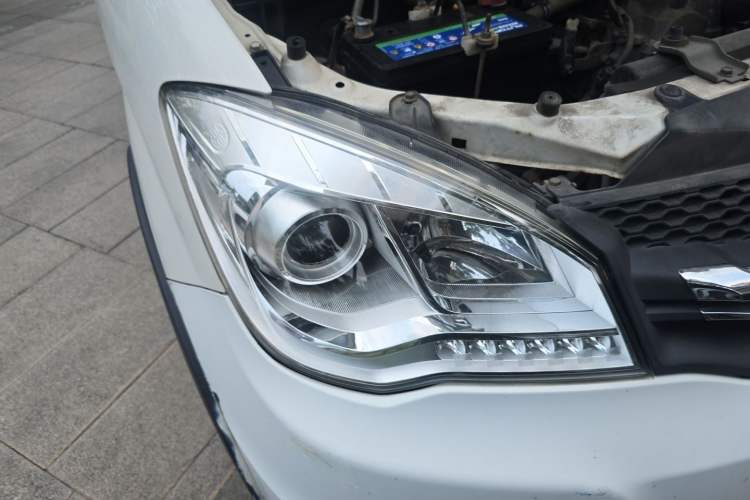 Used FAW Senya S80 2014 1.5L Automatic 7-Seater Sport Edition Right Front Headlight