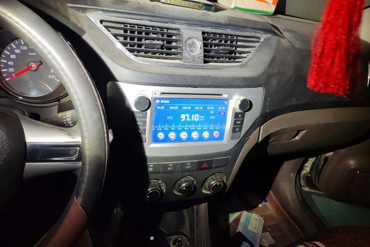 Used FAW Senya S80 2015 1.3L Manual 7-Seater Standard Edition Audio And AC Panel