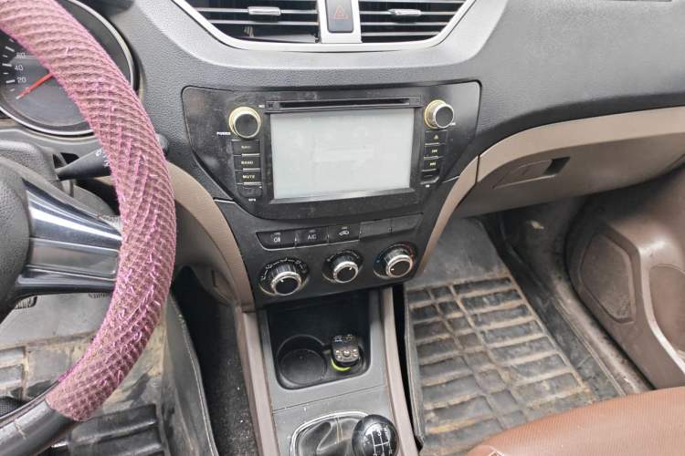 Used FAW Senya S80 2015 1.5L Manual 7-Seater Urban Edition Audio And AC Panel