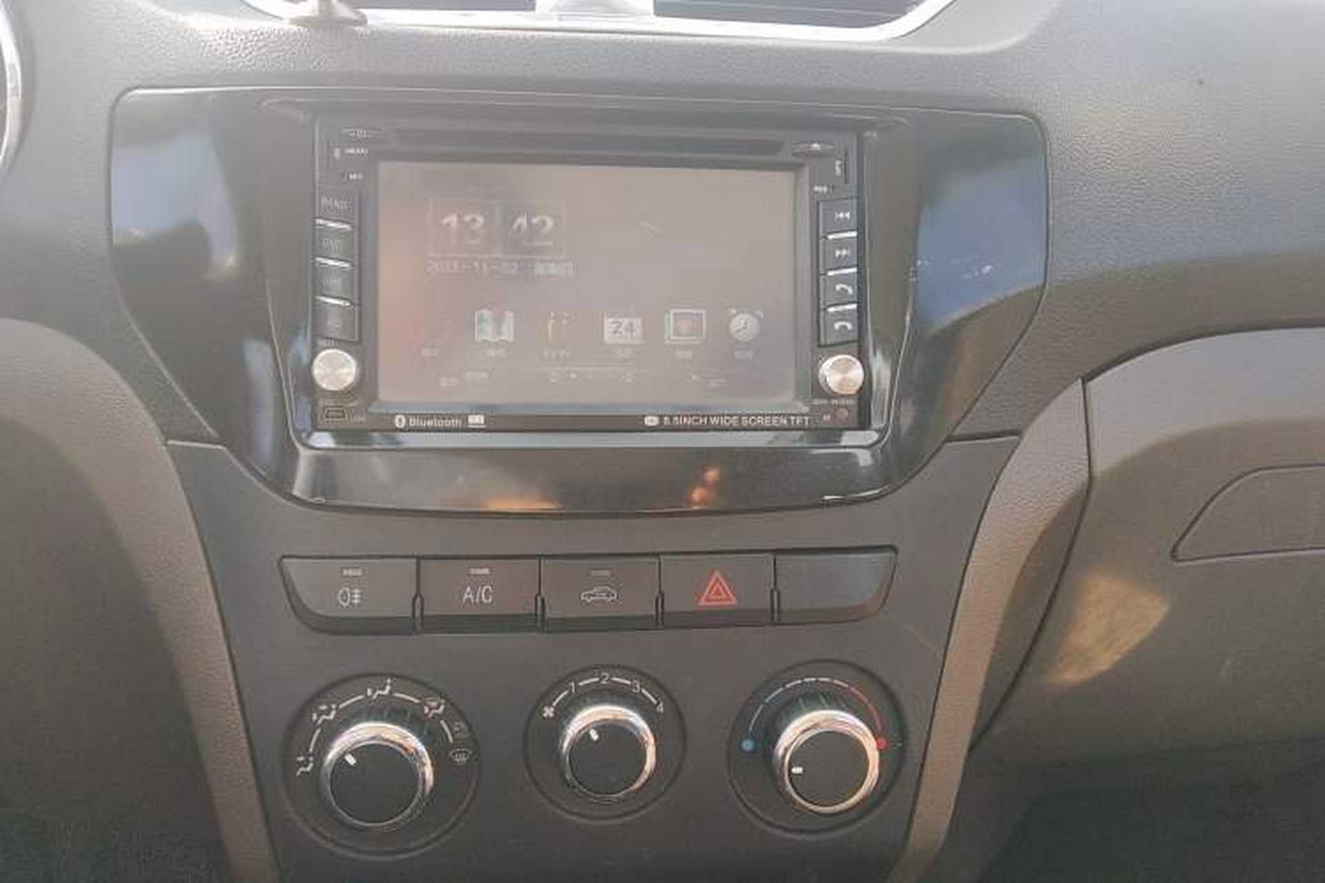 Used FAW Senya S80 2015 1.5L Manual 7-Seater Urban Edition Audio And AC Panel