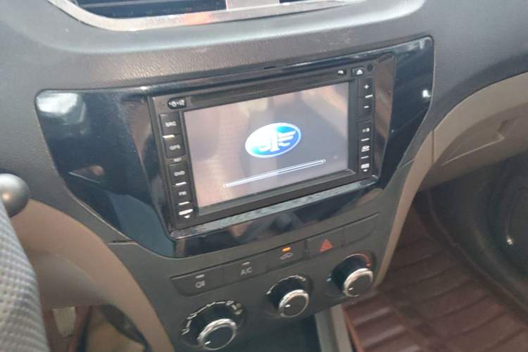 Used FAW Senya S80 2015 1.5L Automatic 5-Seat Urban Edition Audio And AC Panel