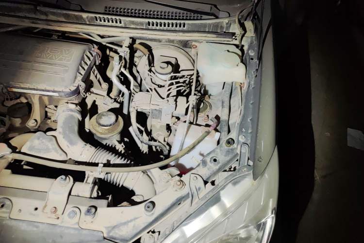 Used FAW Senya S80 2015 1.3L Manual 7-Seater Standard Edition Engine Bay Left