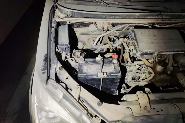 Used FAW Senya S80 2015 1.3L Manual 7-Seater Standard Edition Engine Bay Right