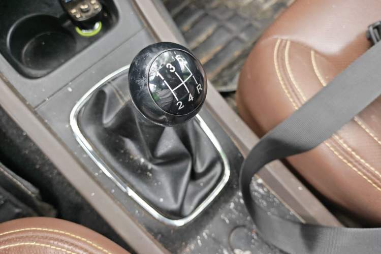 Used FAW Senya S80 2015 1.5L Manual 7-Seater Urban Edition Gear Lever