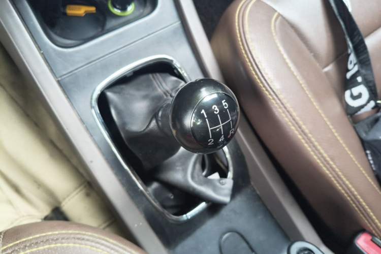 Used FAW Senya S80 2015 1.5L Manual 5-Seater Urban Edition Gear Lever