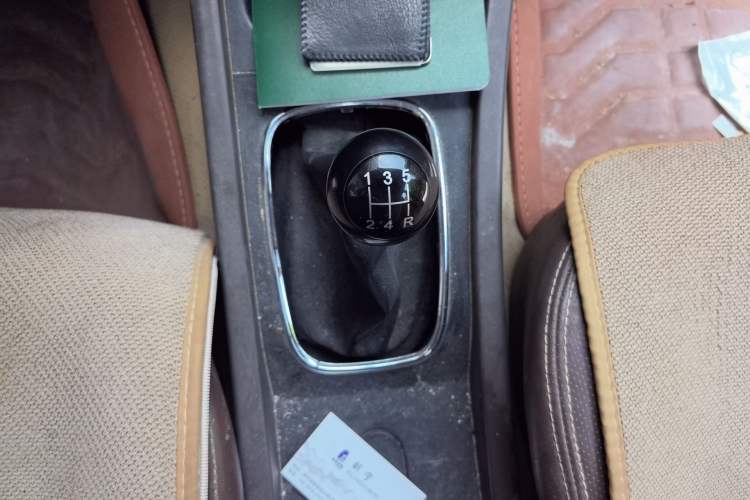 Used FAW Senya S80 2015 1.5L Manual 5-Seater Urban Edition Gear Lever