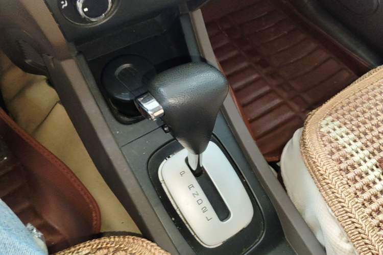 Used FAW Senya S80 2015 1.5L Automatic 5-Seat Urban Edition Gear Lever