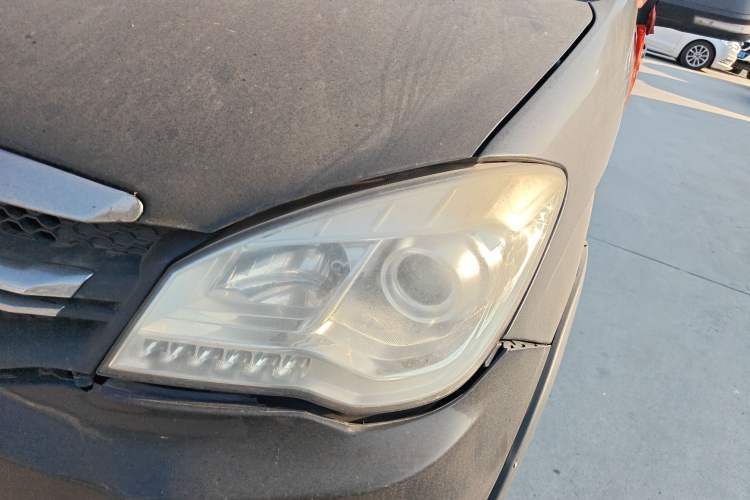 Used FAW Senya S80 2015 1.5L Automatic 7-Seater Urban Edition Left Front Headlight