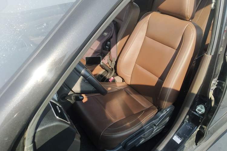 Used FAW Senya S80 2015 1.5L Manual 7-Seater Urban Edition Left Front Seat