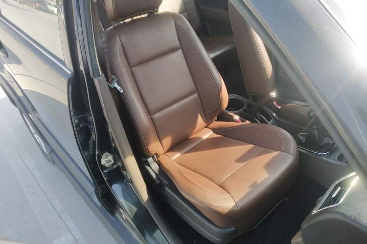 Used FAW Senya S80 2015 1.5L Manual 7-Seater Urban Edition Right Front Seat