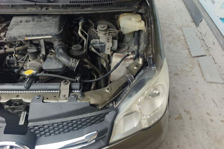 Used FAW Senya S80 2015 1.5L Manual 7-Seater Urban Edition Engine Bay Left