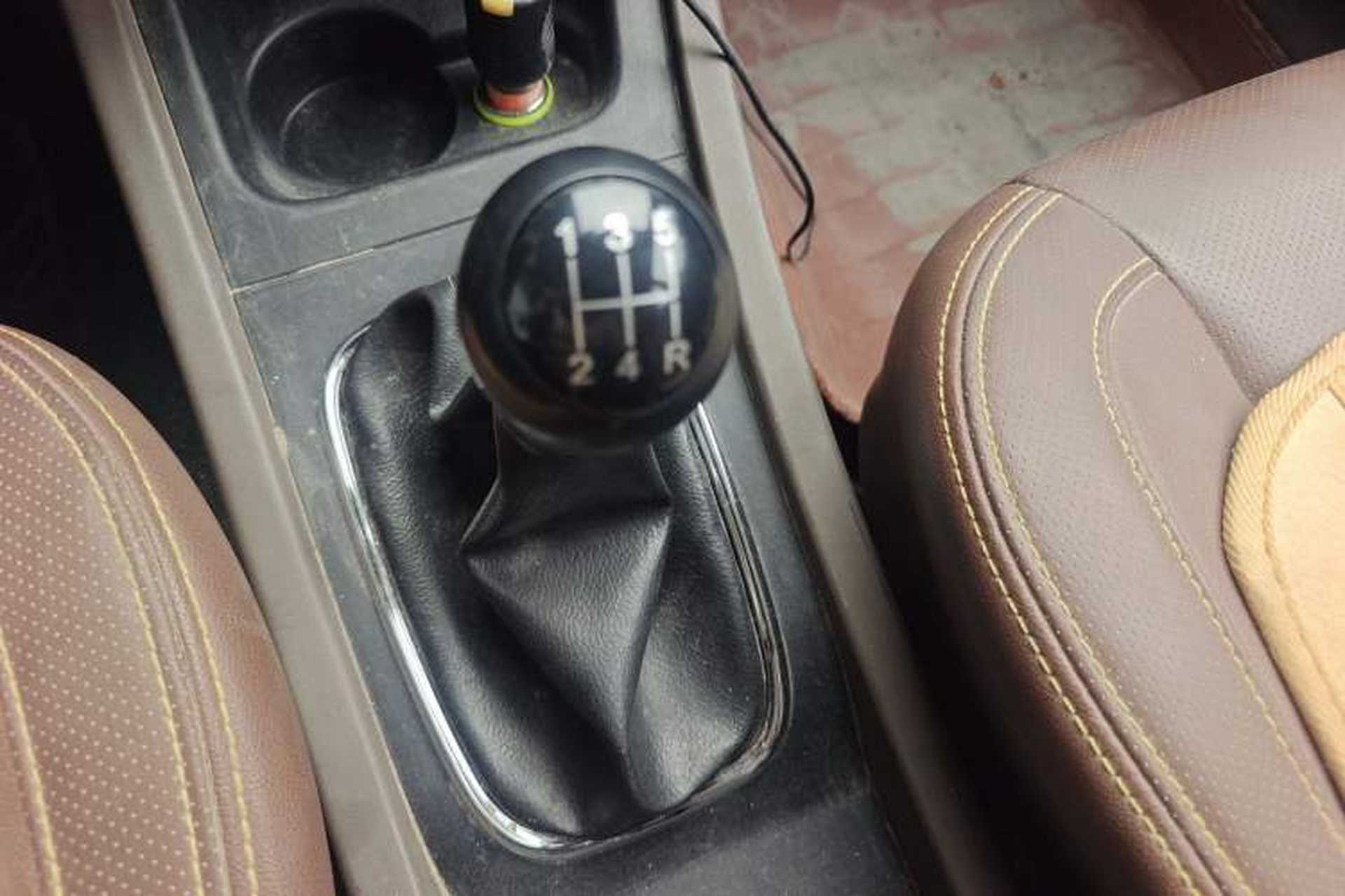 Used FAW Senya S80 2015 1.5L Manual 7-Seater Urban Edition Gear Lever