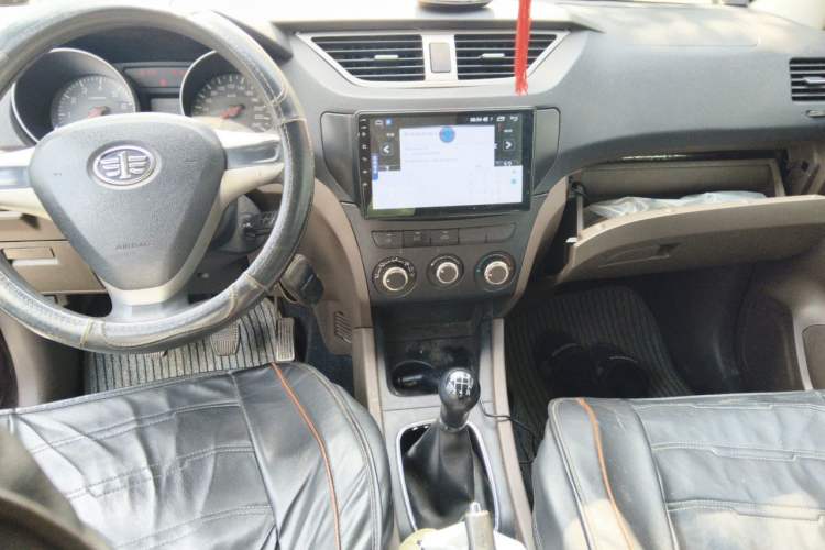 Used FAW Senya S80 2015 1.5L Manual 7-Seater Urban Edition Center Console